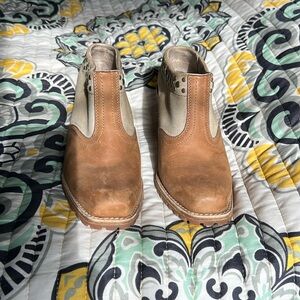 Woolrich Kiva mule bootie, size 6.5. Worn a handful of times.